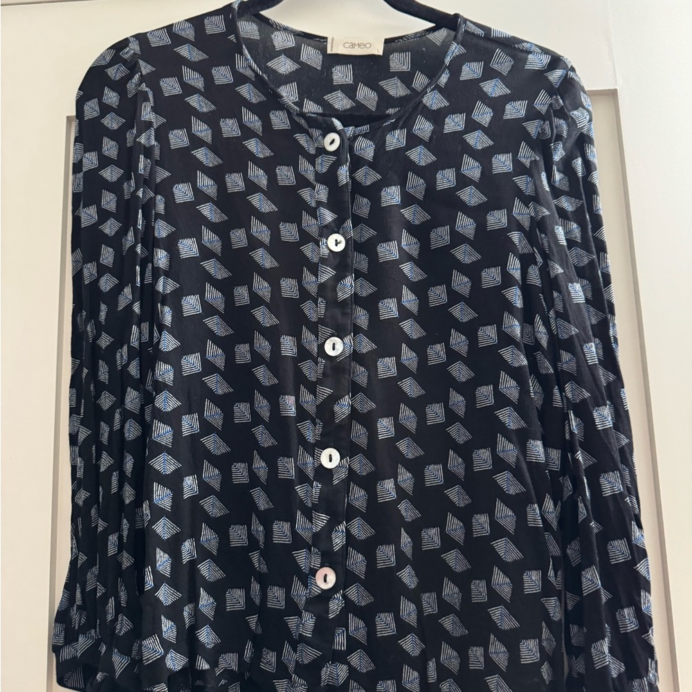Cameo Black and Blue Geometric Top